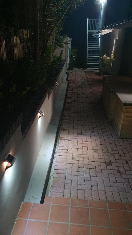 Modern Solar Powered 1 Bed Studio Apartment With Amazing Views เพลตเตนเบิร์กเบย์ ภายนอก รูปภาพ